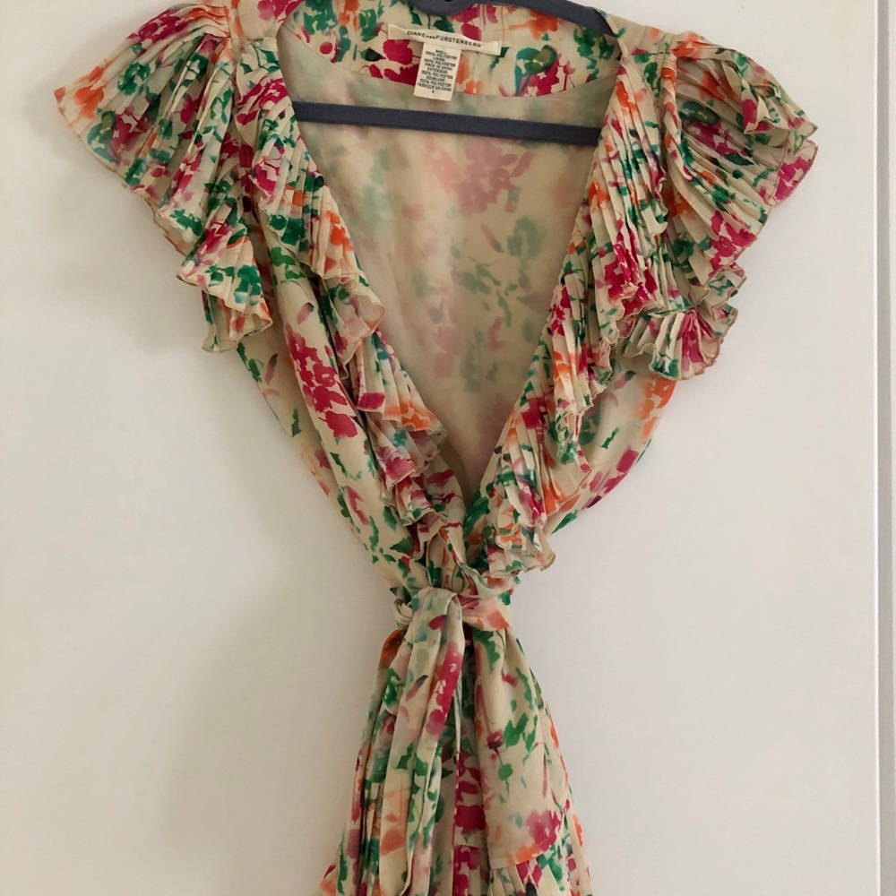 Diane von Furstenberg stunning wrap top